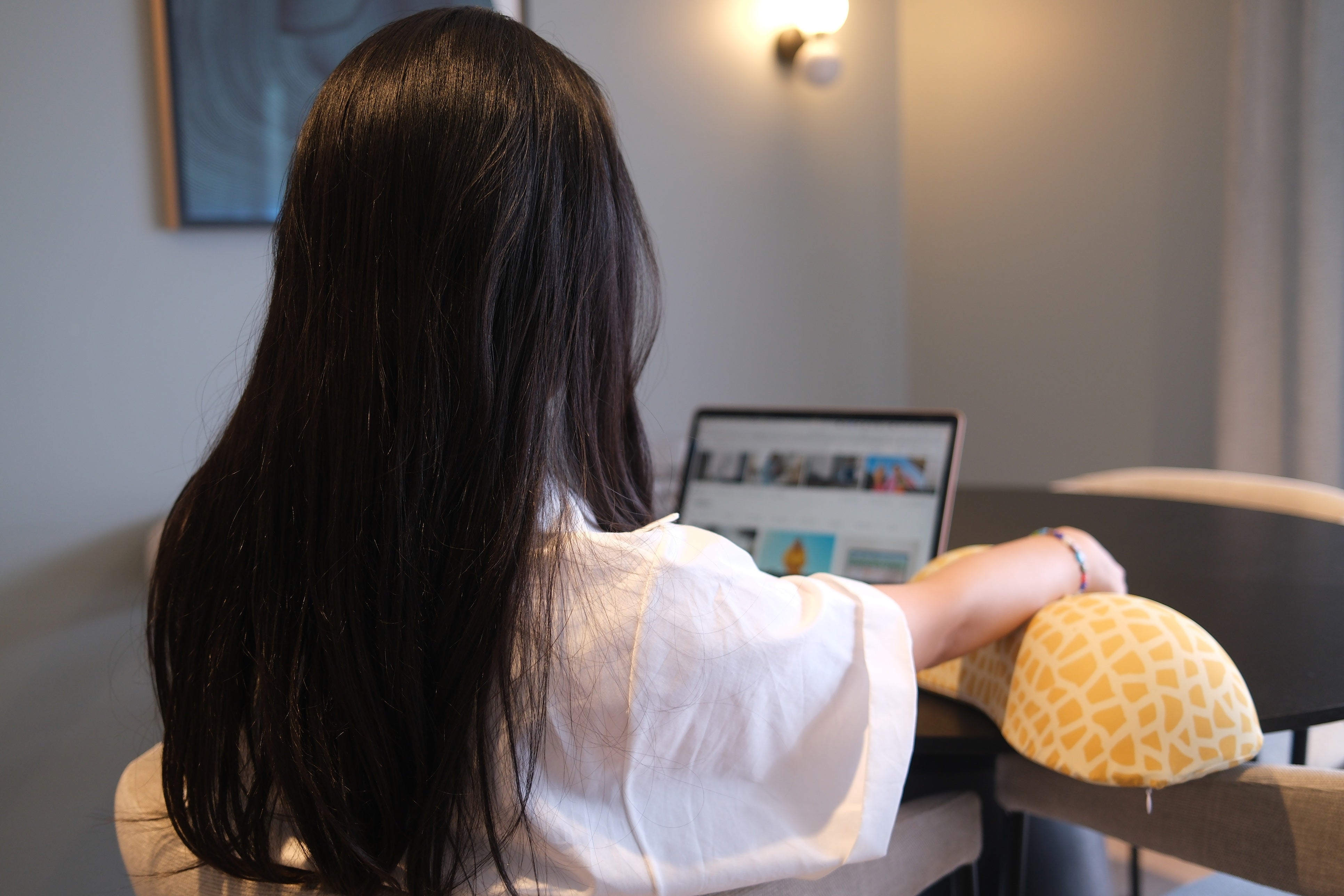 Shiatsu Massage Pillow (Peanut)